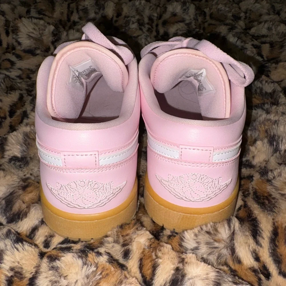 NIKE AIR JORDAN 1 LOWS! - Picture 7 of 8